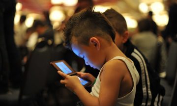 5 Benefits of Digital Reading Devices for Boys