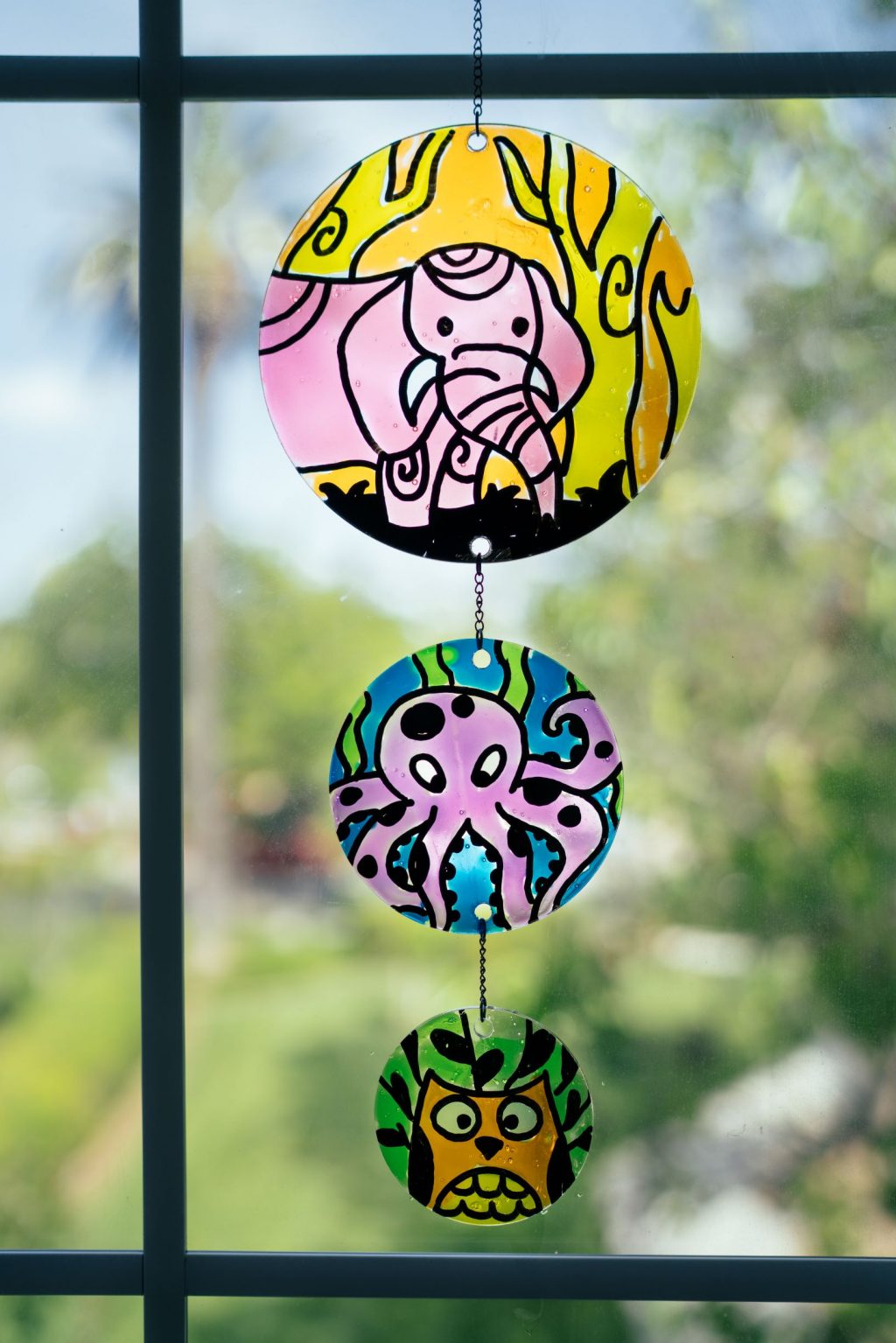 kiwi co review - Doodle_Crate_Stained_Glass_Suncatcher