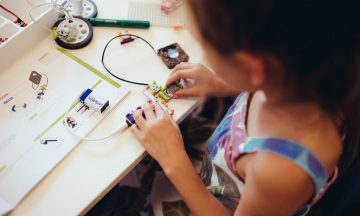 Adding EdTech to Your Classroom? 3 Non-Negotiable “Old School” Components to Include in Every Lesson