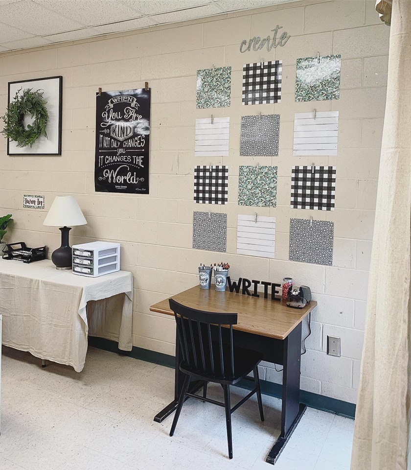 Farmhouse-Classroom_Writing-Desk And Outstanding Work Wall Display