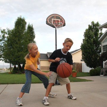 Lifetime 90022 Youth Height Adjustable Portable Basketball System